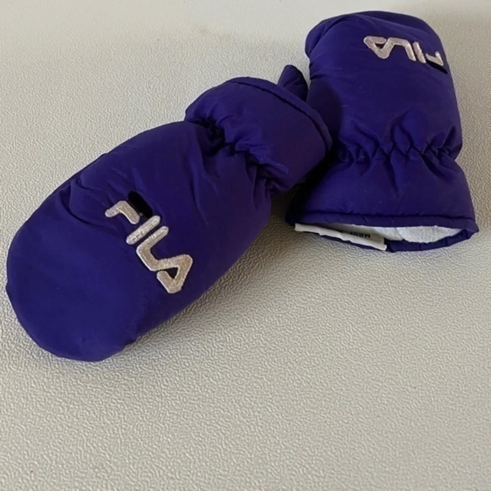Fila, children’s Thinsulate lined,S, mittens, nylon shell, with bonus mittens